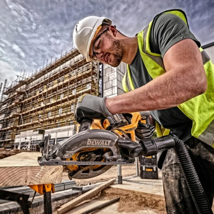 Дисковая (циркулярная) пила DeWalt DCS577N