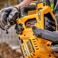 Дисковая (циркулярная) пила DeWalt DCS577N