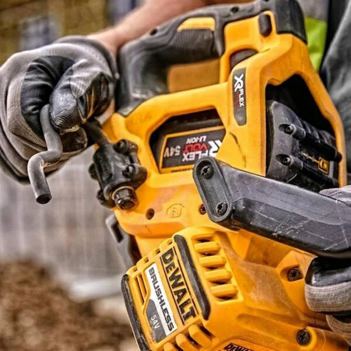Дисковая (циркулярная) пила DeWalt DCS577N